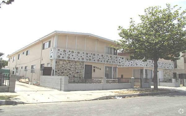 1st image of 3920 W 113th St #6