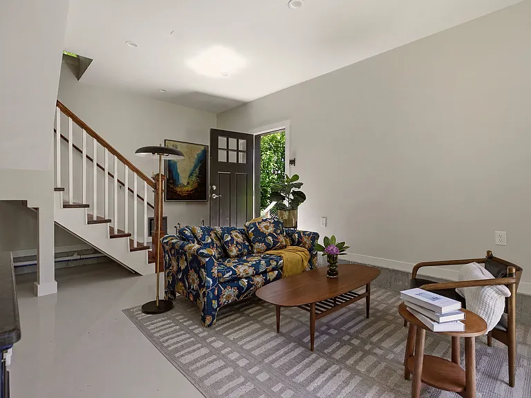 130 Carroll Ave — Photo 26