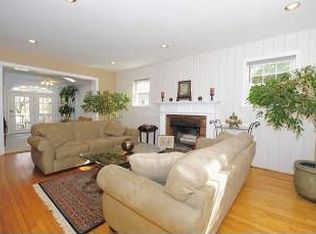9617 Bellevue Dr, Bethesda, MD 20814