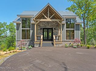 2429 Rainbow Falls Ln, Sevierville, TN 37862