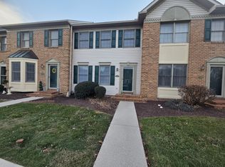521 Cobblestone Ln, Lancaster, PA 17601