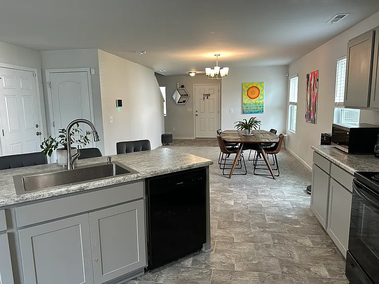 1709 Redbout Ct — Photo 6