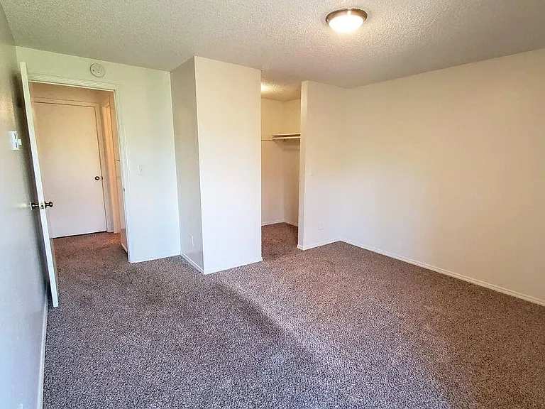 Meadow Ridge Apartments — Photo 8