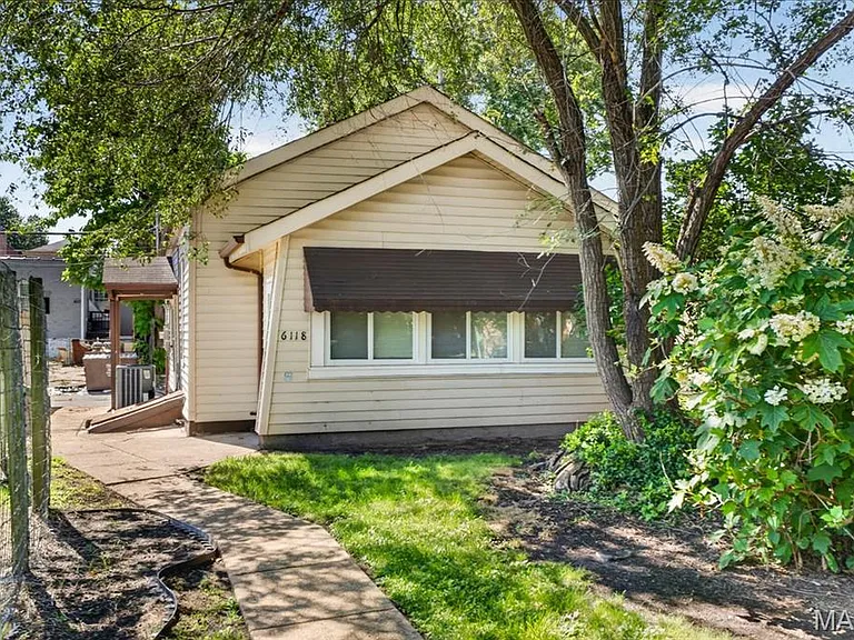 6118 Vermont Ave — Photo 1