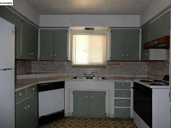 5th image of 1030 Paiute Ln