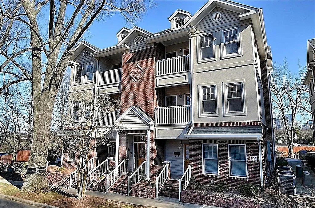 2 bed, 1053 sqft, $2,200 — Photo 1