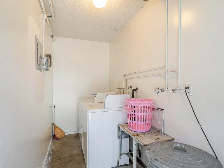 340 W Doran St #8 — Photo 17