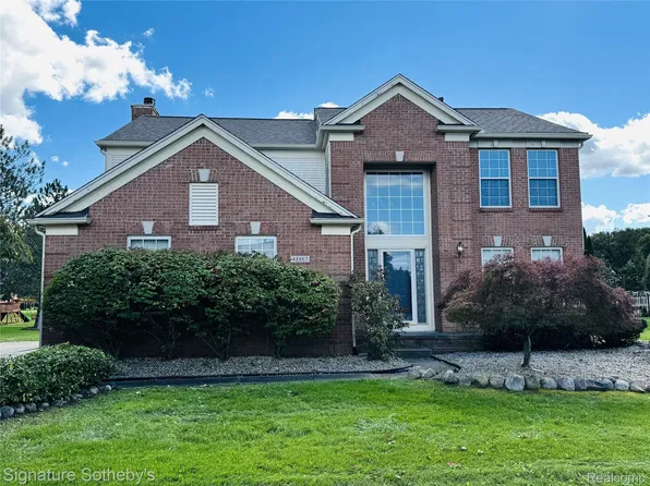 48867 Greenwich Cir, Canton, MI 48188