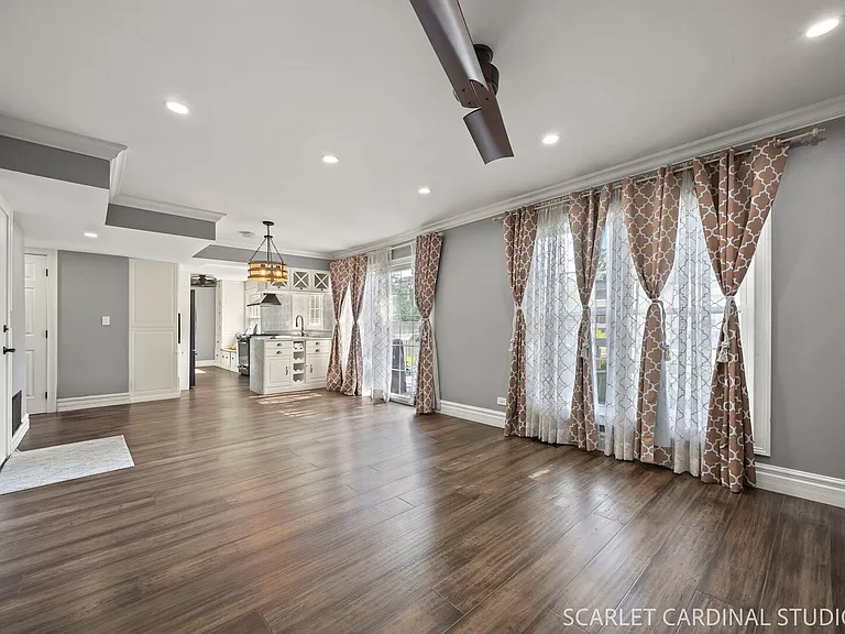 309 Newport Ln — Photo 4