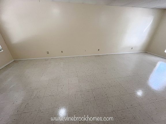 3rd image of 107 Caspia Ct