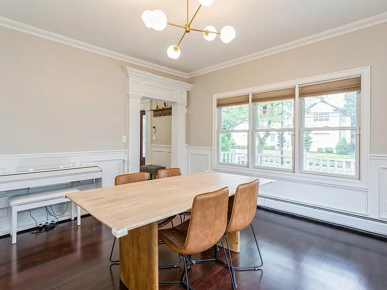 20 Holland Ave — Photo 13