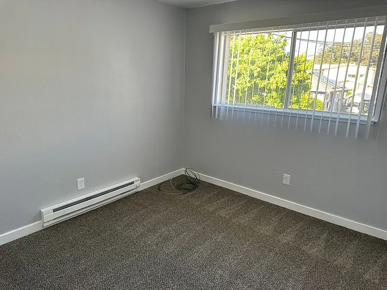 1153 Jefferson St — Photo 12