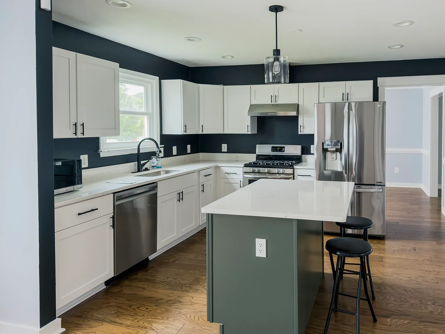 4 bed, 2.5 bath, 1944 sqft, $3,495 — Photo 1