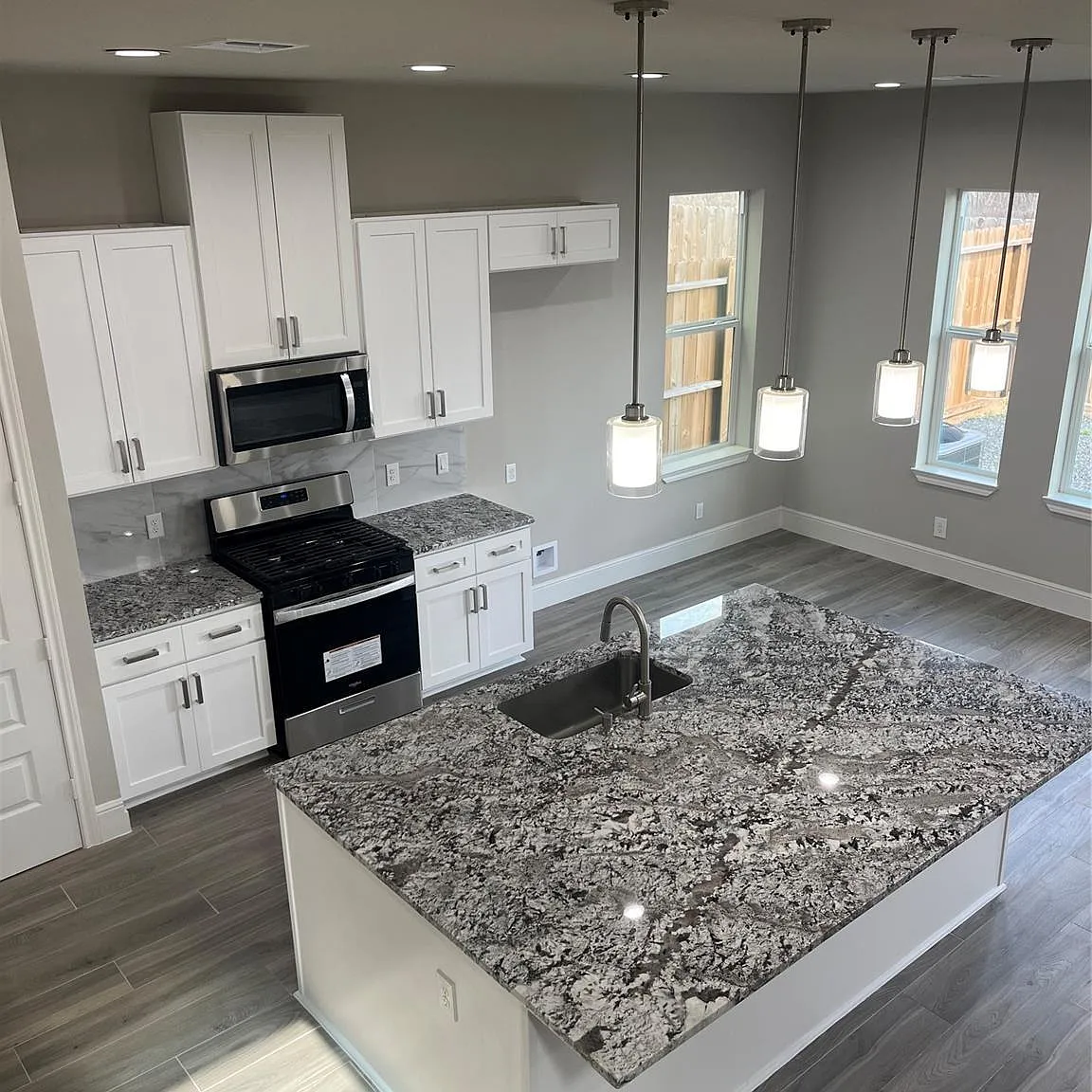 3 bed, 2.5 bath, 1960 sqft, $2,600 — Photo 4