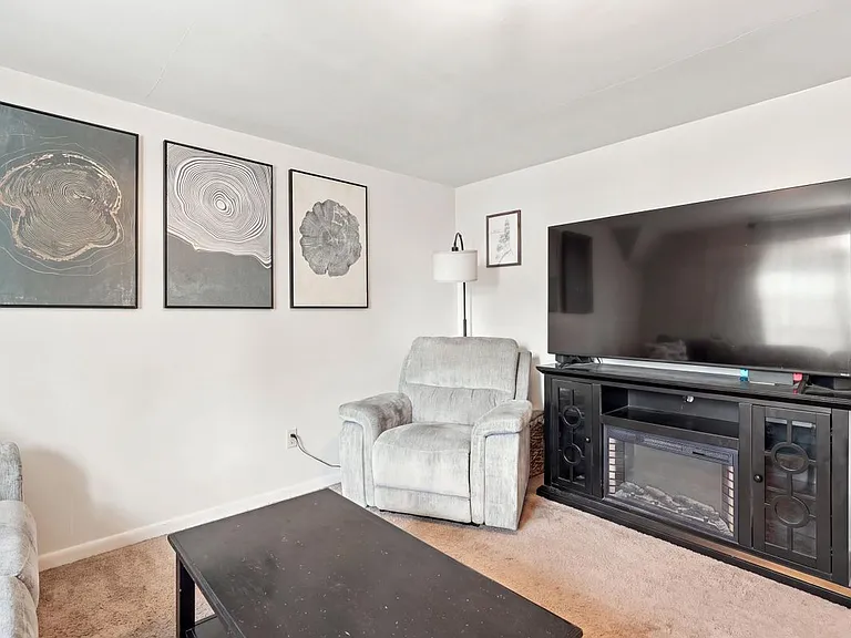 52 Linden St #2 — Photo 7