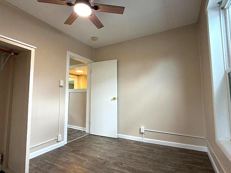 540 Oakwood St — Photo 13