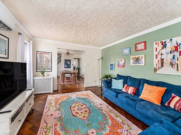 2nd image of 287 E 39th St #1