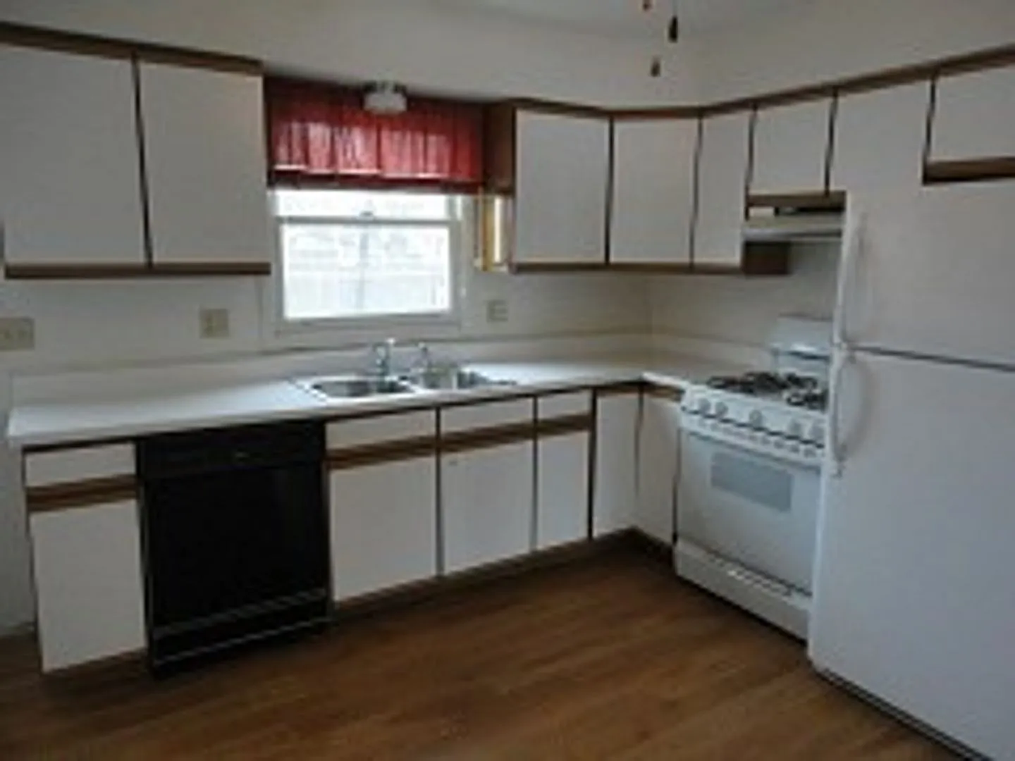 Two Bedroom Units located at 5420 Schmutzler St in Weston — Photo 3