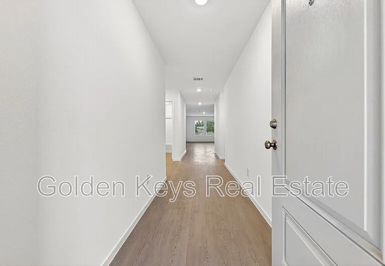 10212 Regal Bend Ln — Photo 4