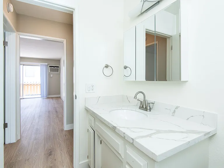 3752 Mentone Ave #5 — Photo 11