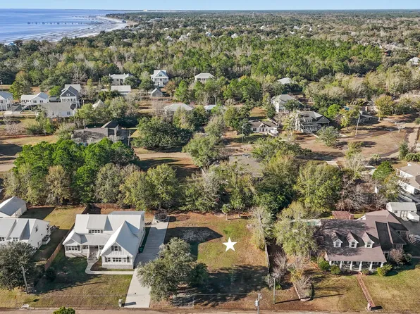 109 Seabrook Dr, Waveland, MS 39576