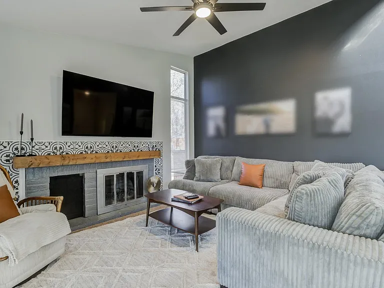 58 E Lakeshore Dr — Photo 32