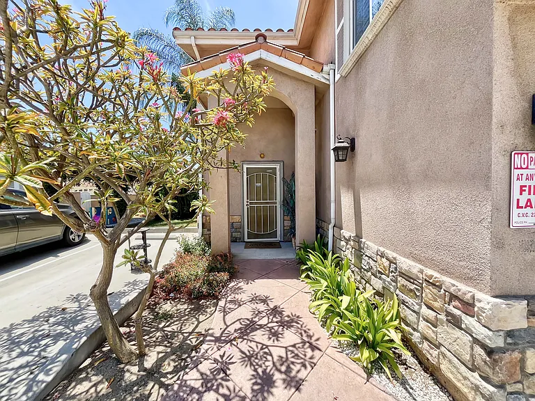 3736 Puente Ave #1 — Photo 11