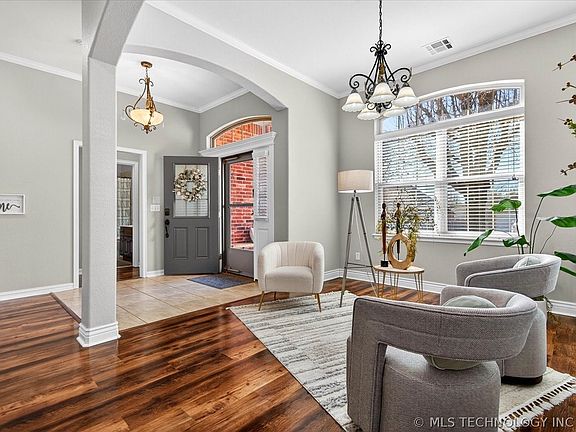 2nd image of 1916 Barnett Pl