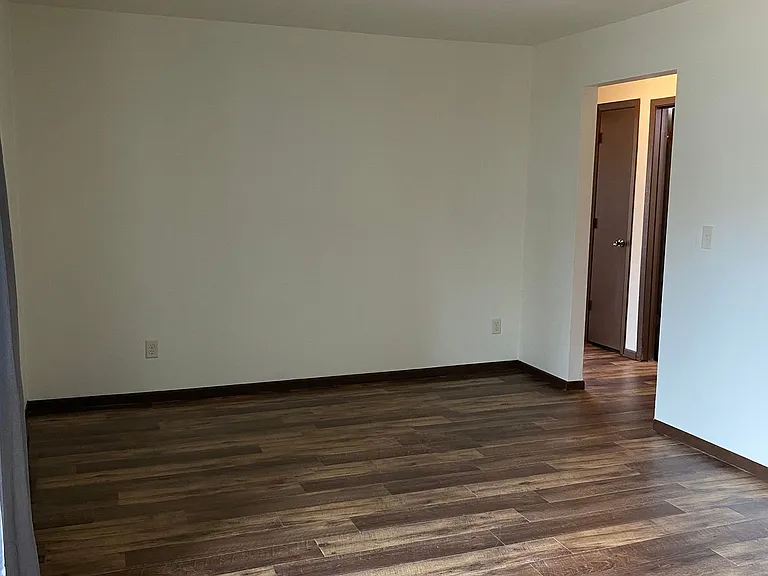 Immaculate Updated 2 Bedroom with 1 Bath — Photo 9