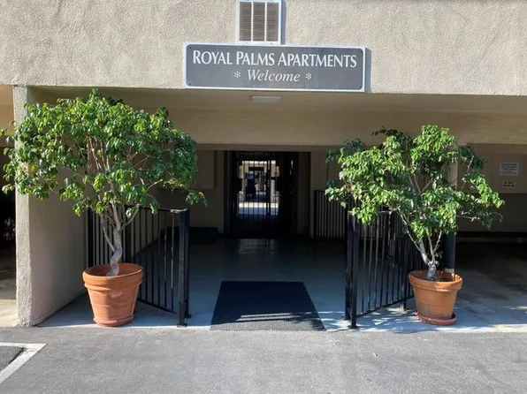 Royal Palms Apartment Complex