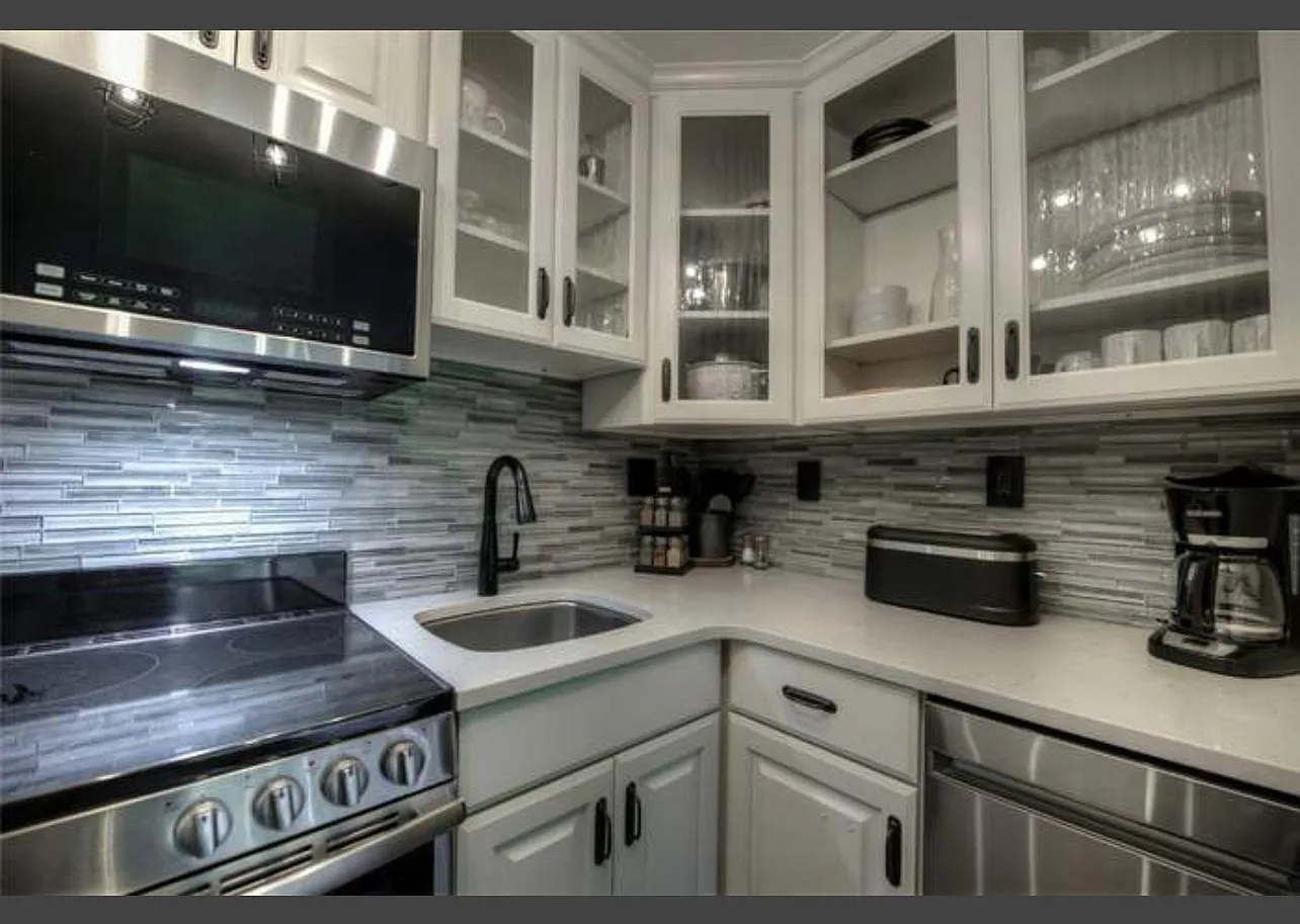 401 S Ridge St — Photo 2