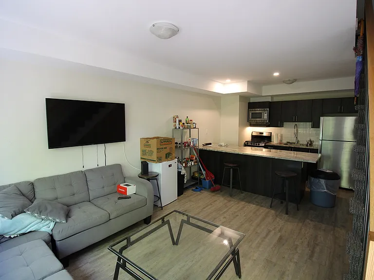 424 Nelson St #2 — Photo 5