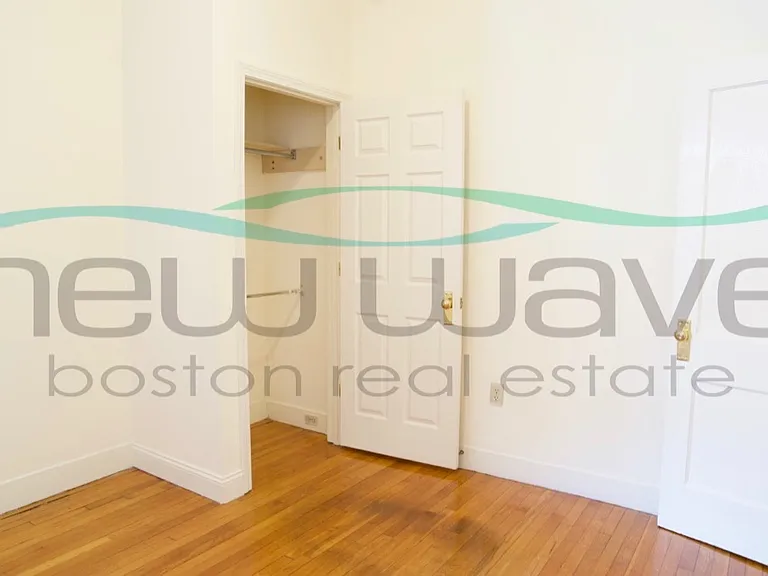 100 Queensberry St #2 — Photo 7