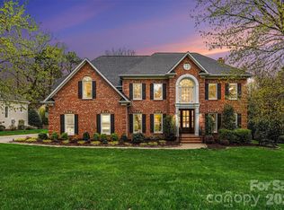 8710 Oakthorpe Dr, Charlotte, NC 28277