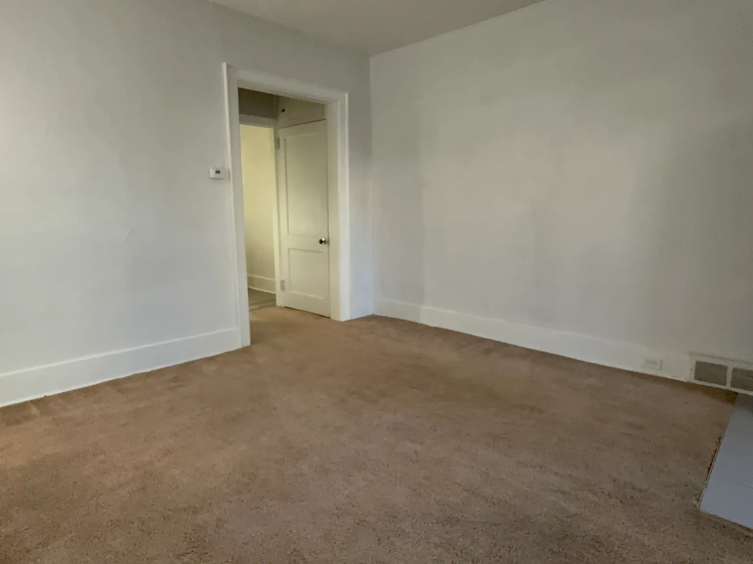 2 bed, 1.5 bath, 1000 sqft, $1,300 — Photo 2