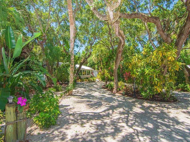 1930 W Shell Ln — Photo 46