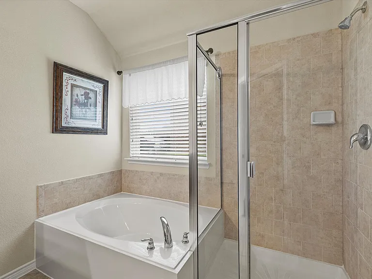 1409 Hidden Creek Dr — Photo 20