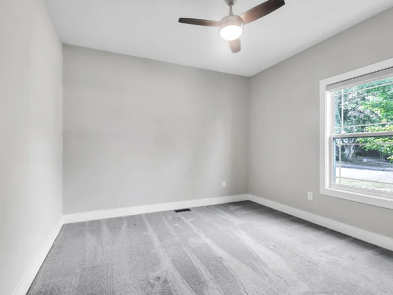 410 Gower St — Photo 14