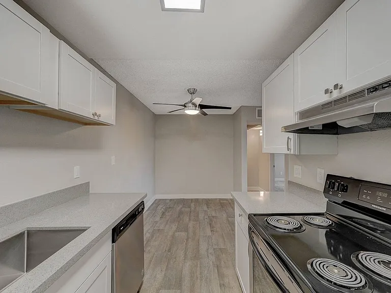 Rosewood Park Apartments — Photo 7
