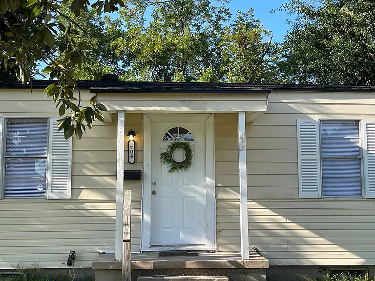 704 E Defee Ave — Photo 1