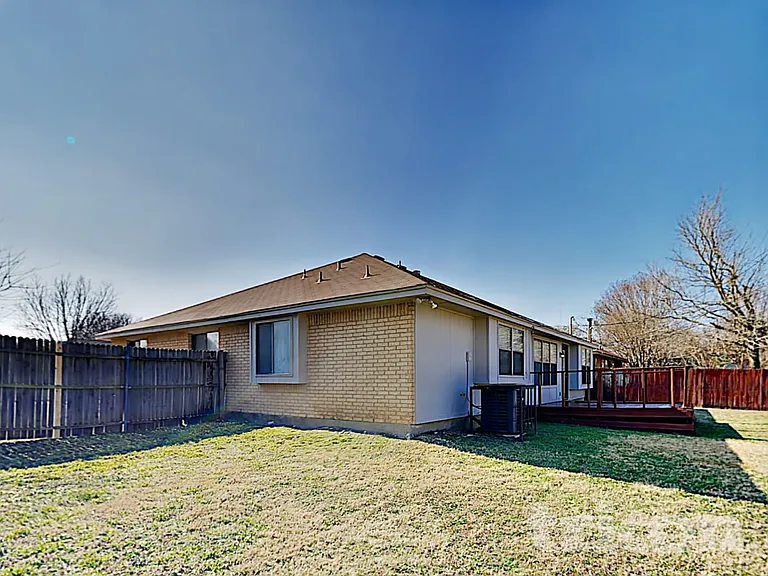 918 Elliott Dr — Photo 15