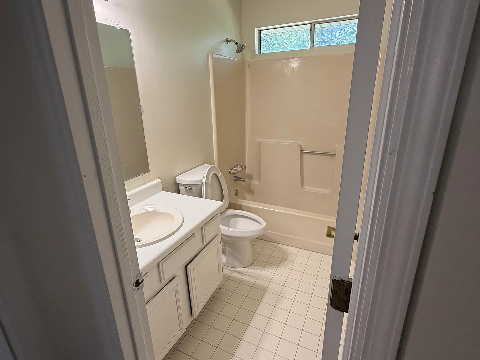 3 bed, 1362 sqft, $2,300 — Photo 4