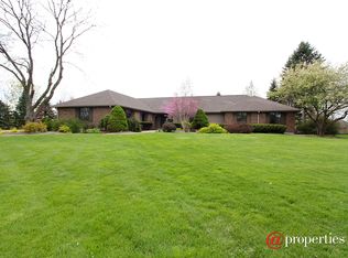 4 Canterbury Ln, Hawthorn Woods, IL