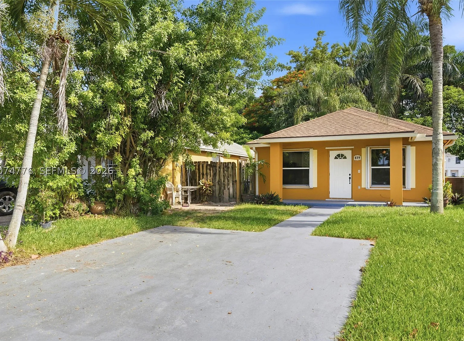 3 bed, 2.0 bath, 1050 sqft, $2,150 — Photo 2