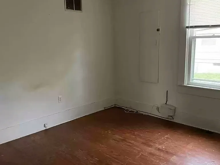 223 E Clara St — Photo 6
