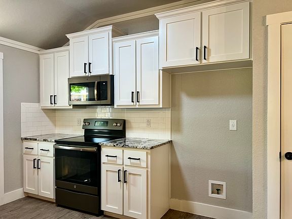 5th image of 916 Maplewood St Unit A
