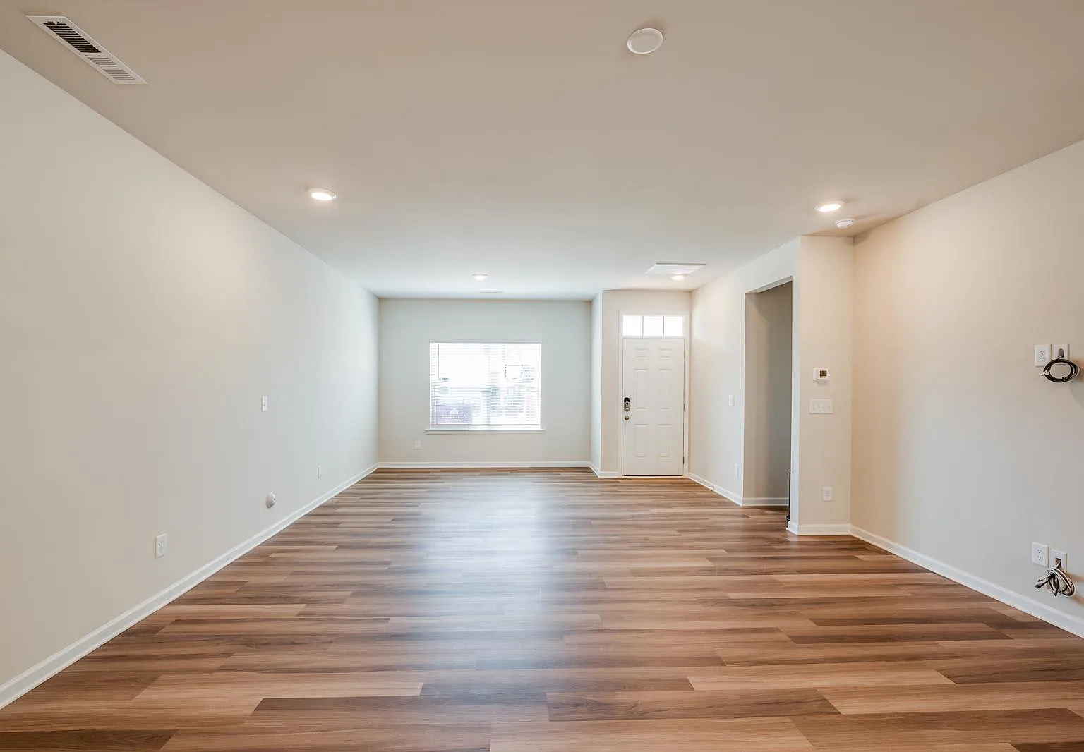 3 bed, 2.5 bath, 1839 sqft, $2,100 — Photo 3