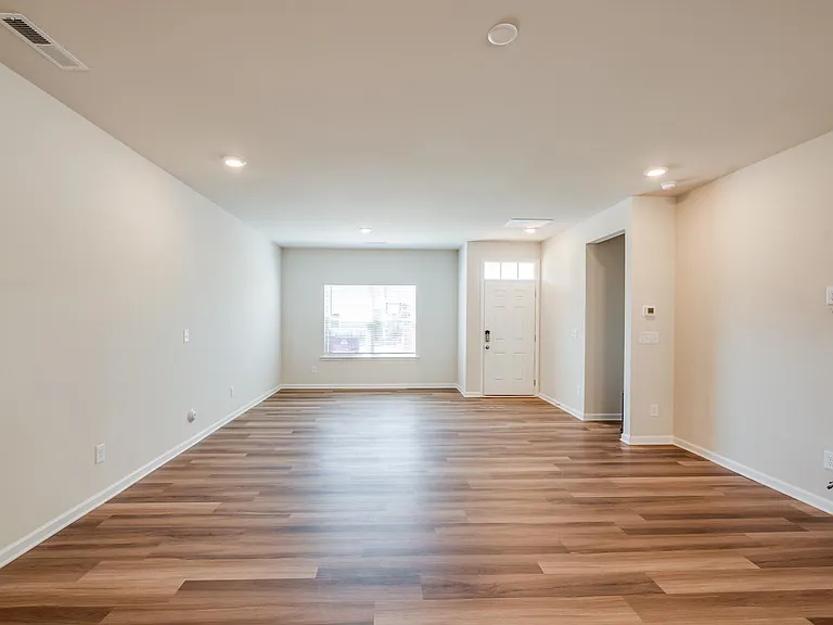 418 Sagecroft Ln — Photo 3