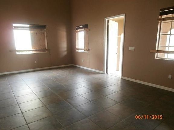 3rd image of 948 NW 205th St