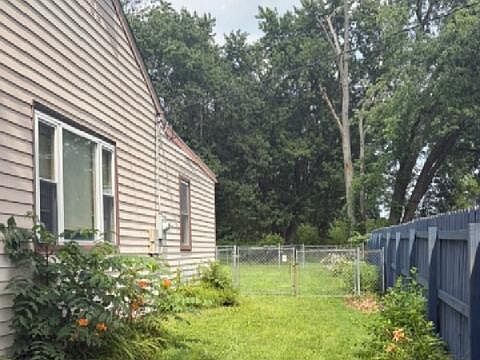 4th image of 908 Romulus St